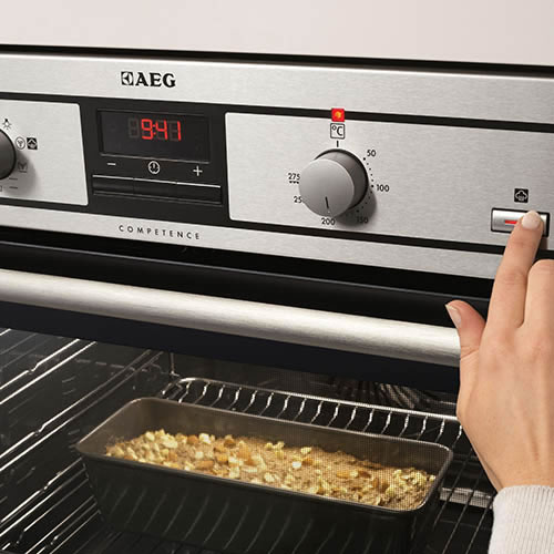 AEG Multifunction Oven with SteamBake Technology
